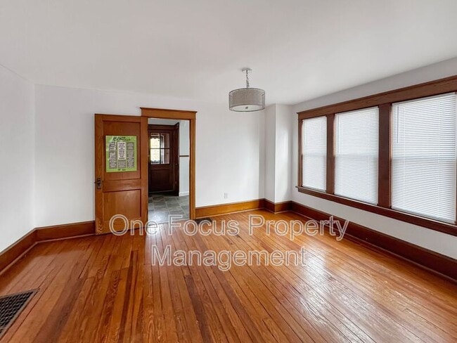 Foto del edificio - 1012 Louisa St