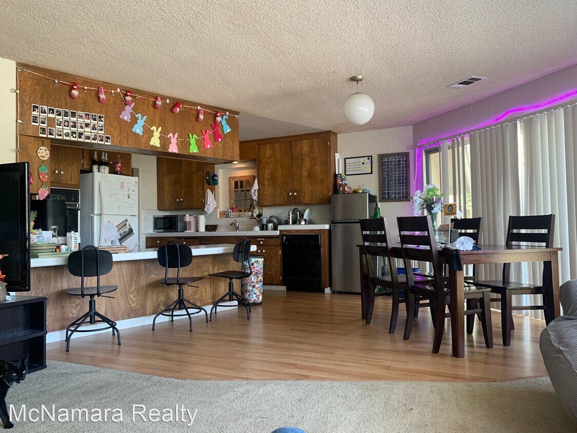 Primary Photo - 5 br, 2 bath House - 95 Palomar Ave