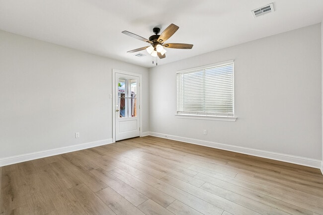 Photo - 433 Greenmount Dr House