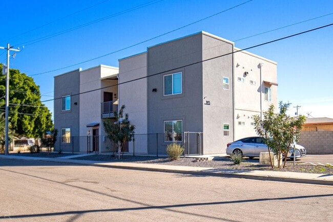 Building Photo - 195 N 17th Ave