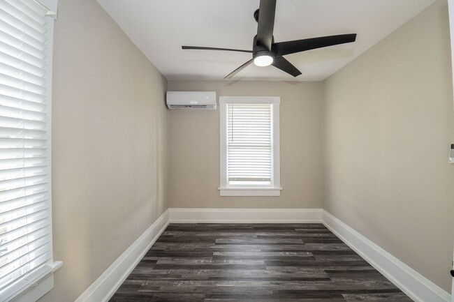 Foto del edificio - Charming One Bedroom Garage Apartment with...