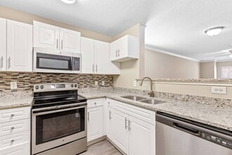 Building Photo - Alexander Crossing Apartments & Townhomes