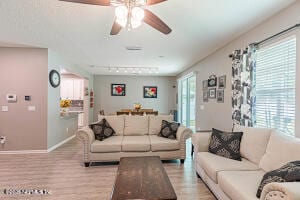 Foto del edificio - 404 Hepburn Rd