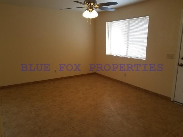 Building Photo - Spacious 2 bedroom 1 bath Duplex