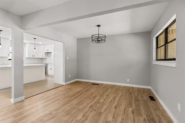 Building Photo - 2530 Whitewood Dr