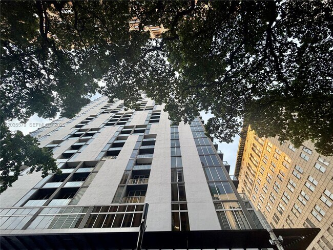 Foto del edificio - 151 SE 1st St