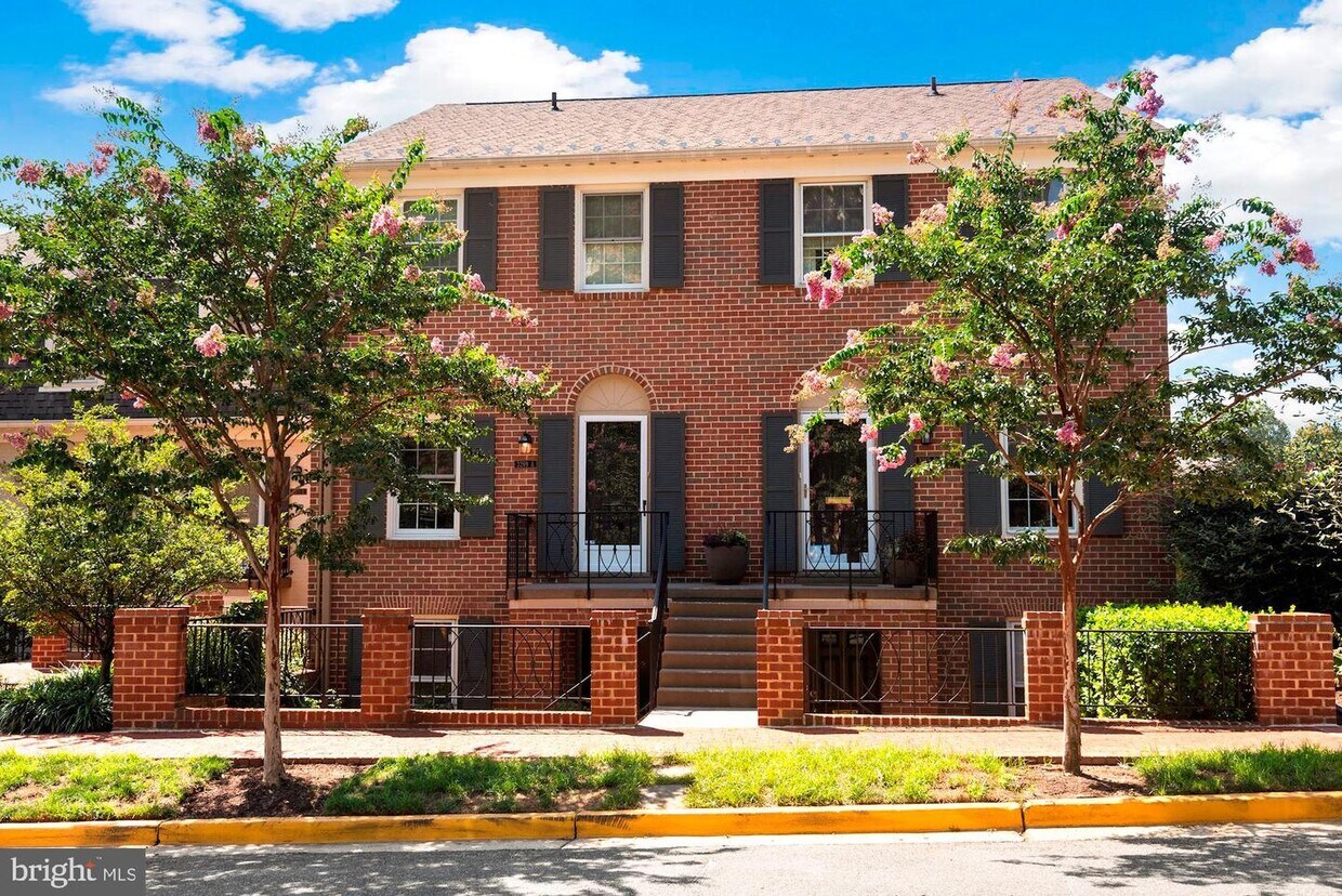 3269 Sutton Pl NW, Washington, DC 20016 Townhome Rentals in
