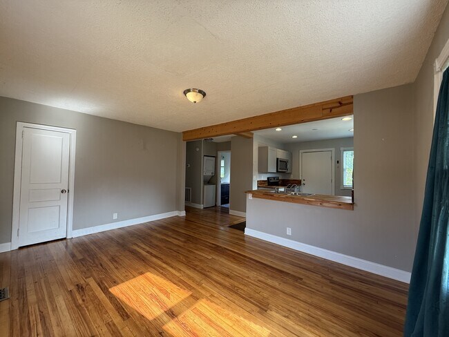 Foto del edificio - 2336 Boxwood Ln NE