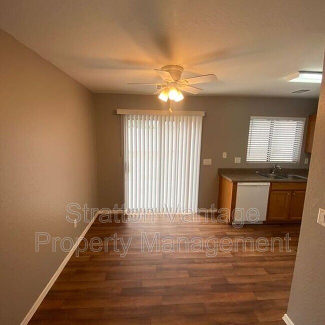 Foto del edificio - 864 S 239th Ln