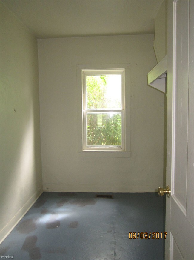 Building Photo - 852 S Stiles Rd