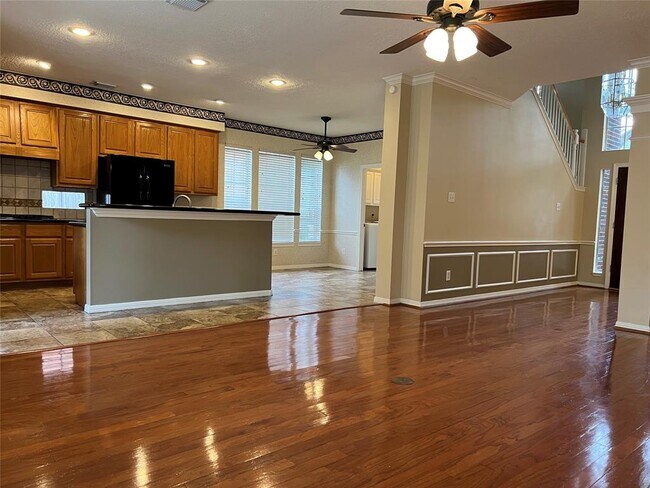 Building Photo - 22910 Fairleaf Cir