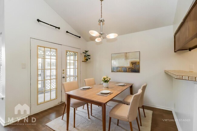 Building Photo - 1107 Peach Tree Cove