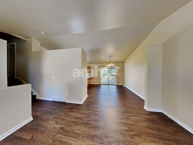 Building Photo - 543 Canyon View Drive