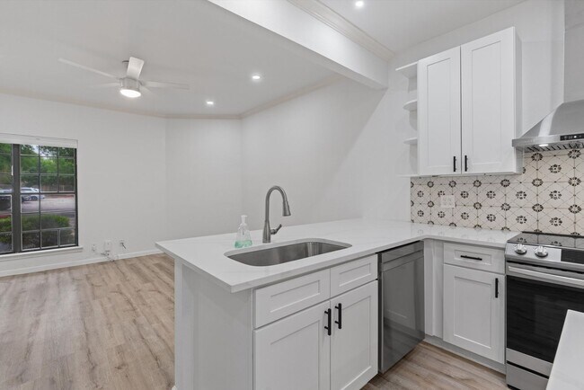 Foto del edificio - 1307 Kinney Ave