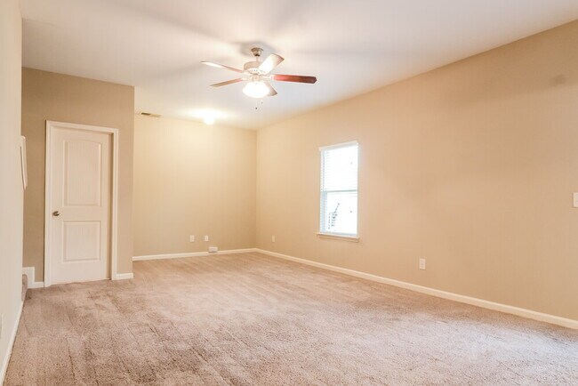 Building Photo - 107 Crescent Woode Way
