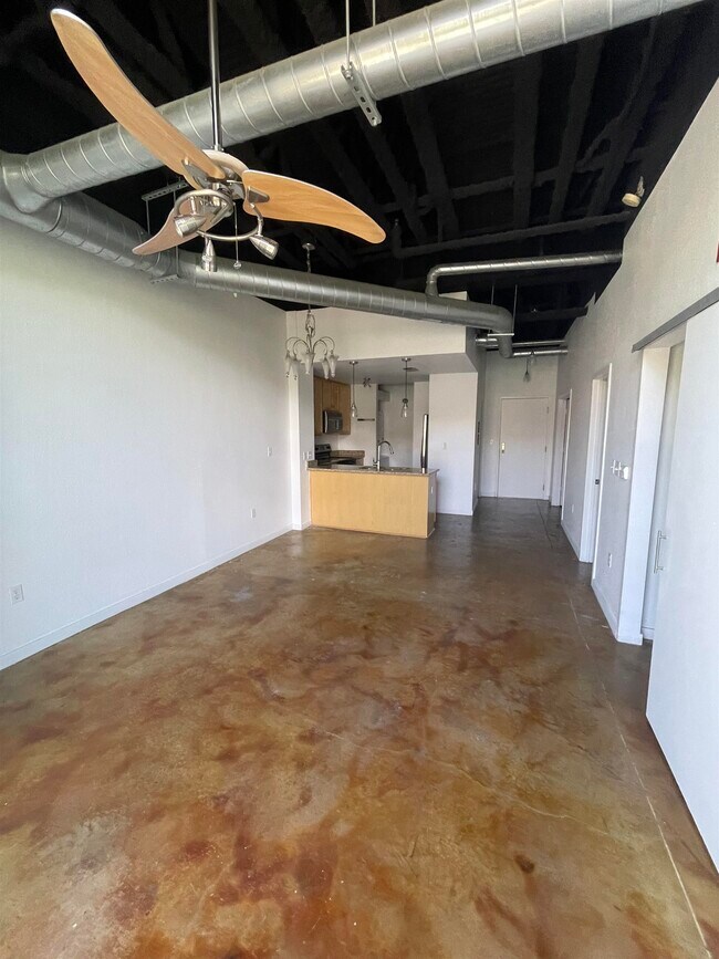 Foto del edificio - 420 N Adams St