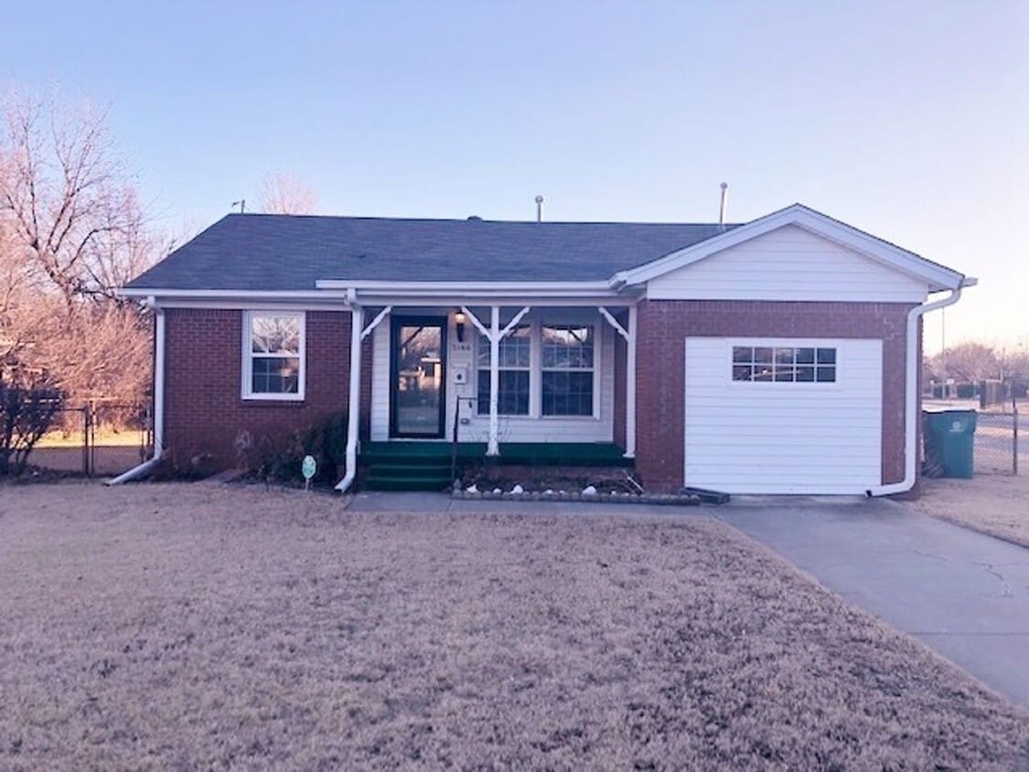 Adorable 3 Bed | 1 Bath + Bonus Room in Mayfair Heights - ALL Appliances Included - Adorable 3 Bed | 1 Bath + Bonus Room in Mayfair Heights - ALL Appliances Included