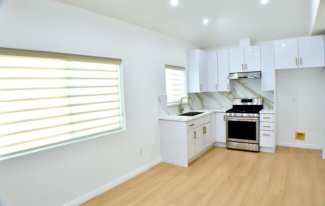Building Photo - 13127 Azores Ave