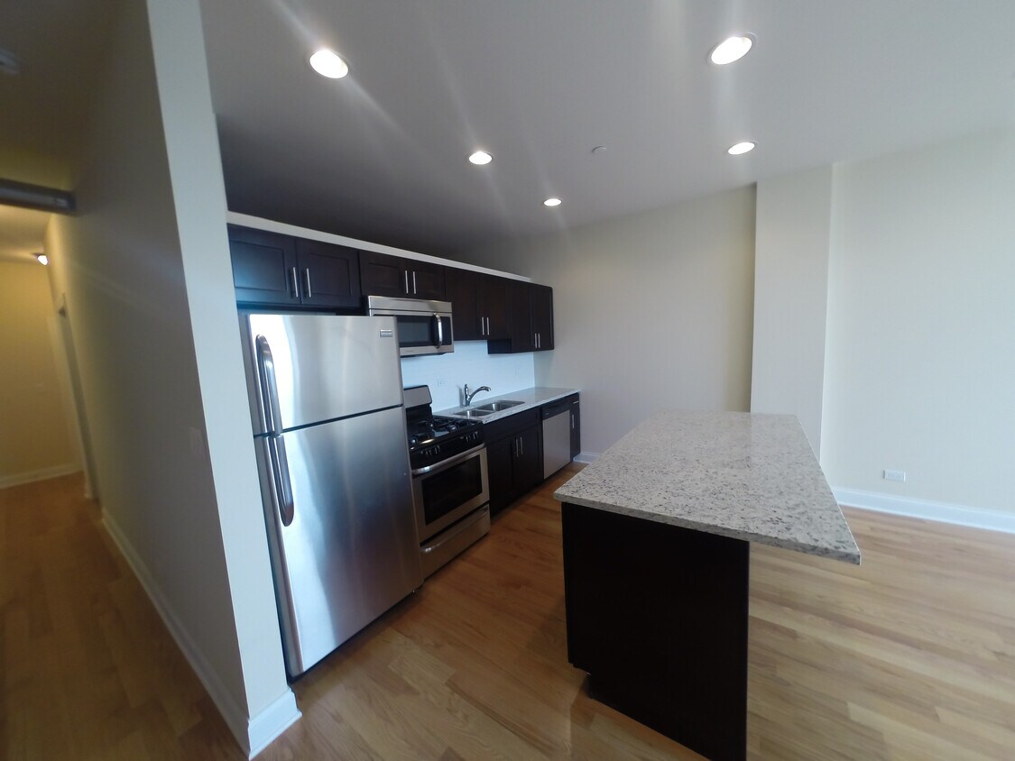 Primary Photo - 2040 W North Ave