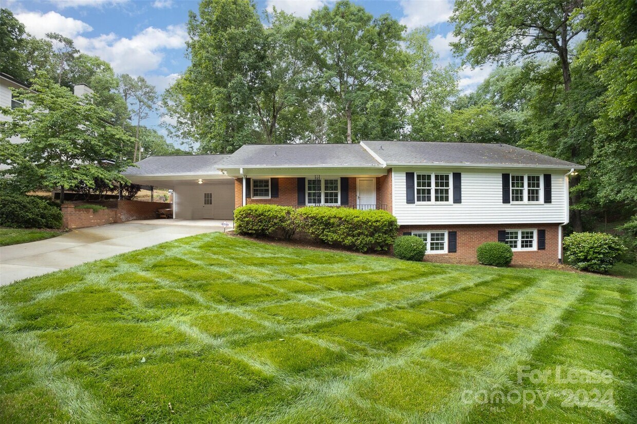 Primary Photo - 926 Shady Bluff Dr