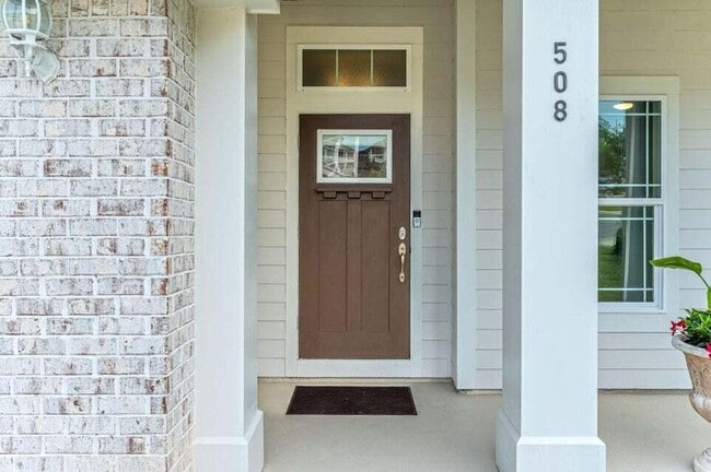 Building Photo - 508 Hideaway Ln