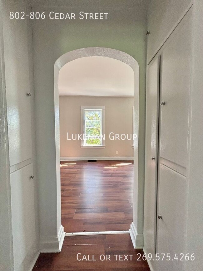 Building Photo - 802-806 Cedar Street-