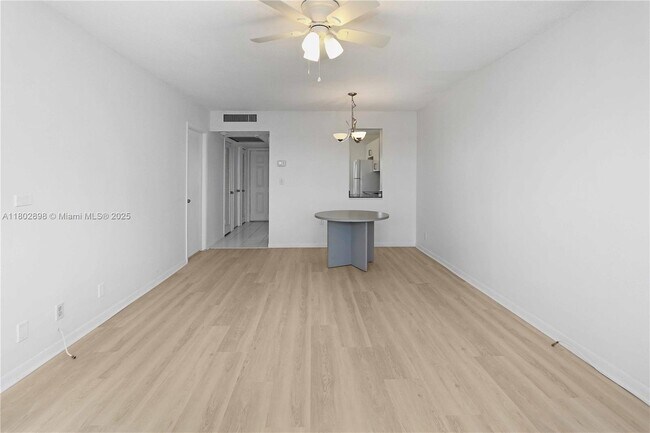 Foto del edificio - 2223 Park Ln