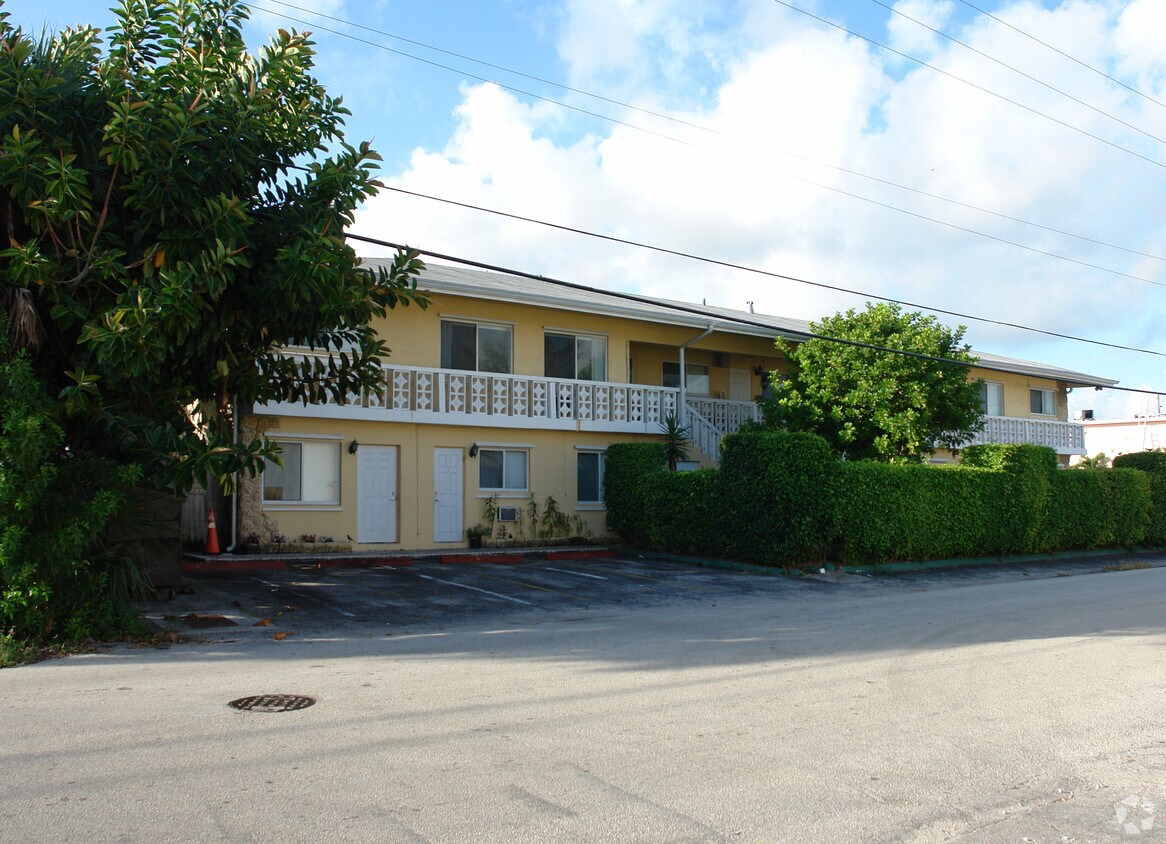 Primary Photo - Pineapple Grove Luxury Apartments