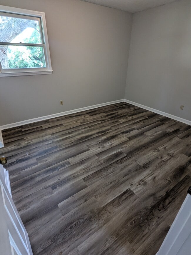 Building Photo - 2436 Thoroughbred Dr