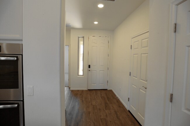 Building Photo - 12085 N Walz Dr