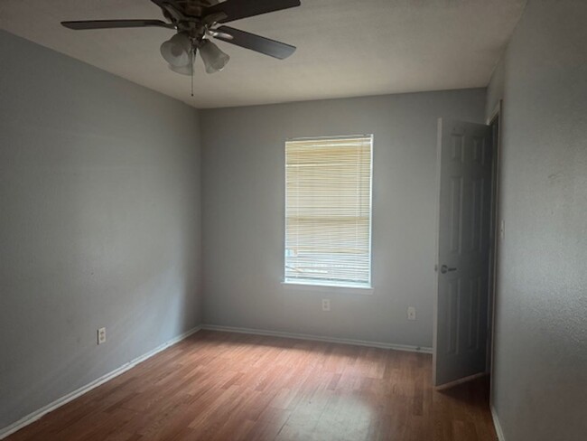 Foto del edificio - 570 Sterling Price St