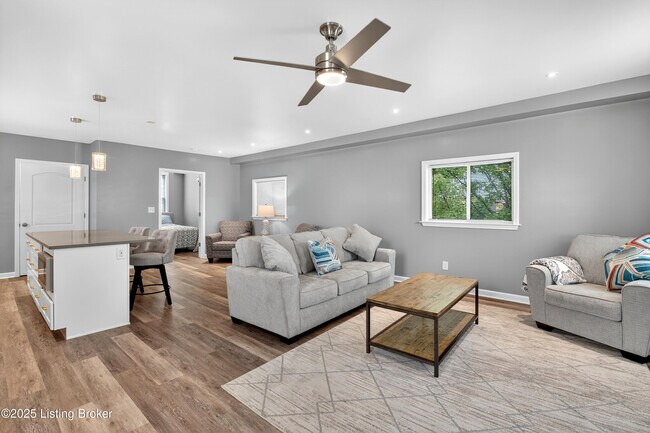 Foto del edificio - 1537 W Market St