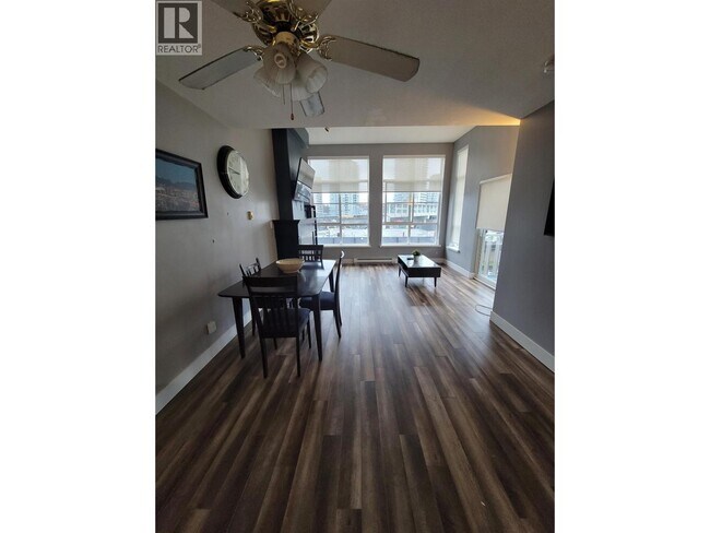 Building Photo - 522 SMITH 415