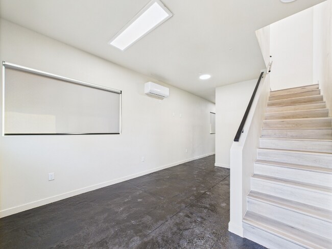 Foto del edificio - 8453 Langdon Ave