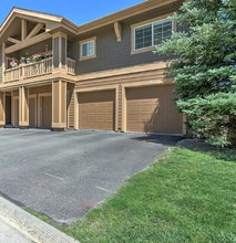 Building Photo - 495 River View Dr