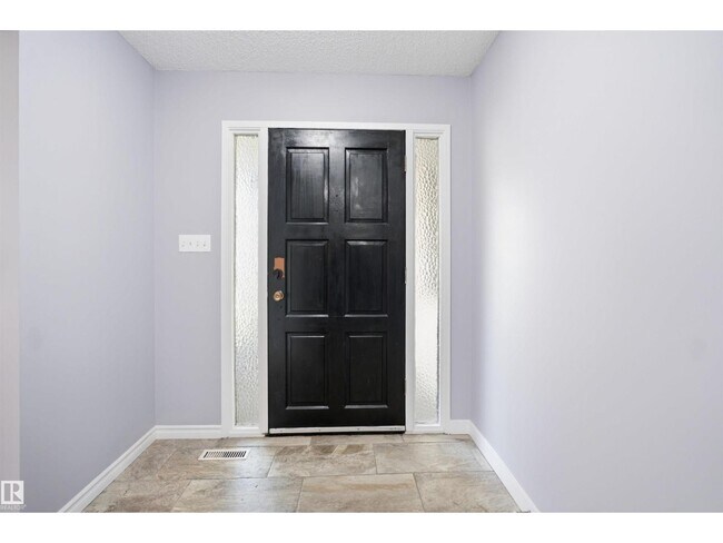 Building Photo - 3432 HILL VIEW CR NW