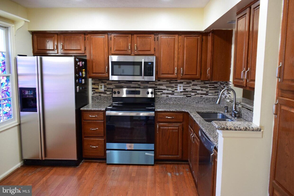 12446 Walnut Cove Cir, Germantown, MD 20874 Townhome Rentals in