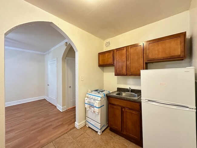 Building Photo - 4828 N Damen Ave