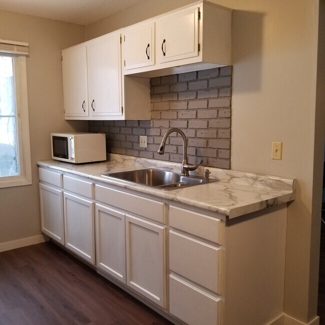 kitchen - 10750 Rockford Rd