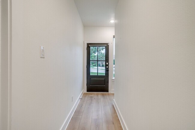 Foto del edificio - 2843 Forest Park Blvd