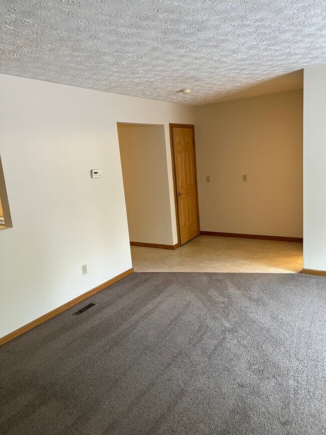 Building Photo - 574 Perry St