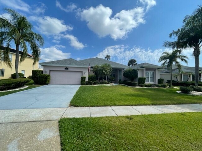 Building Photo - Beautiful 3bed/3bath furnished home with s...