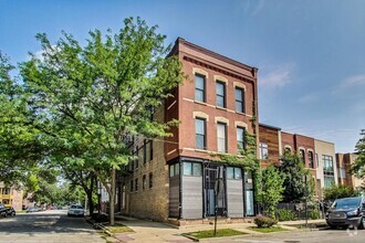 Building Photo - 1858 W Huron St