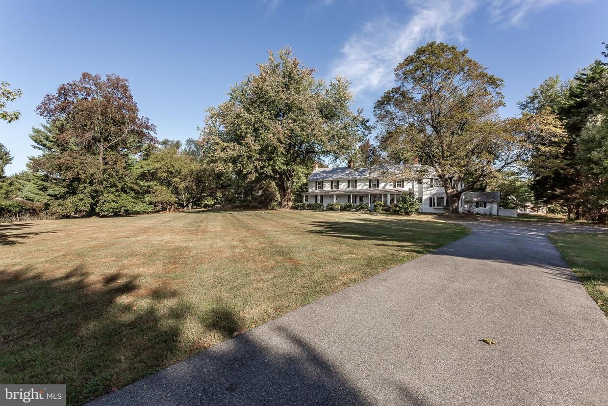 Primary Photo - 3820 Thoroughbred Ln