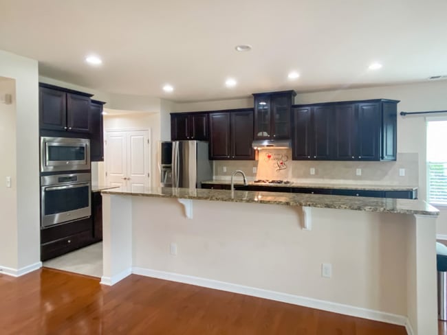Building Photo - 2121 Aventon Ln