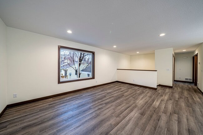 Building Photo - Brand New 5 Bedroom Duplex Unit!