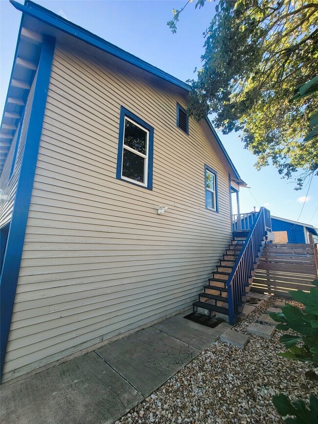 Building Photo - 5011 Avenue Q