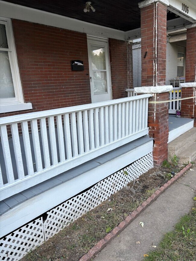 Foto del edificio - Large 3 bedroom house available