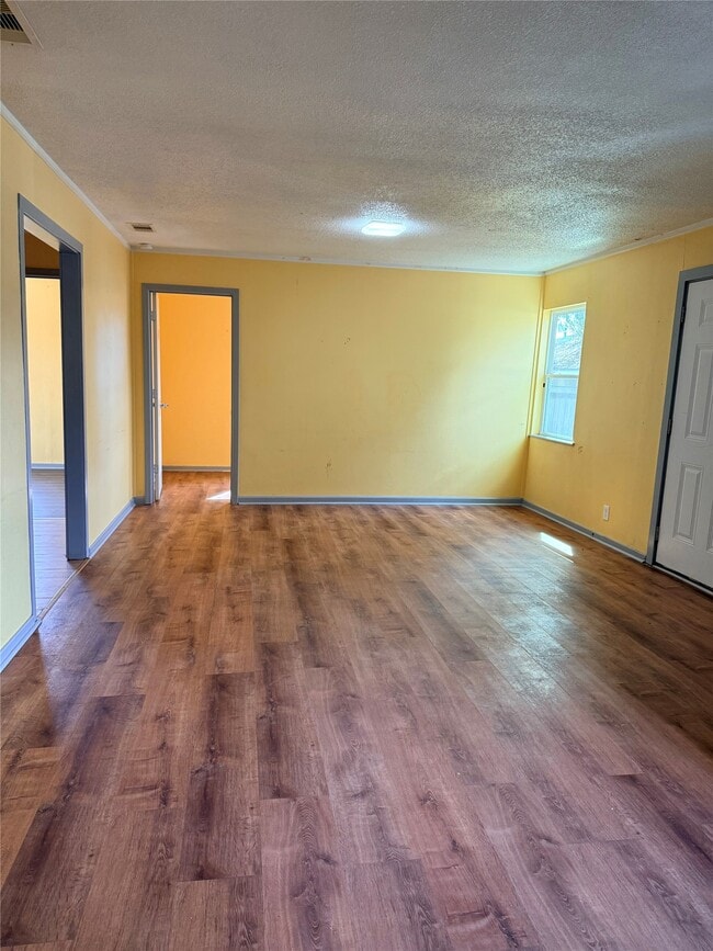 Foto del edificio - 212 S Main St