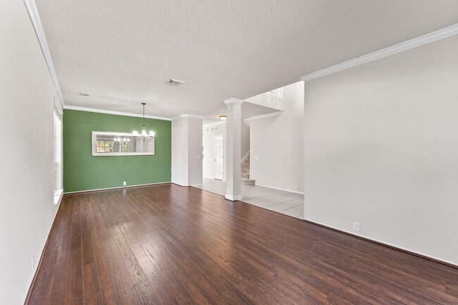 Building Photo - 18914 Woodglen Shadows Dr